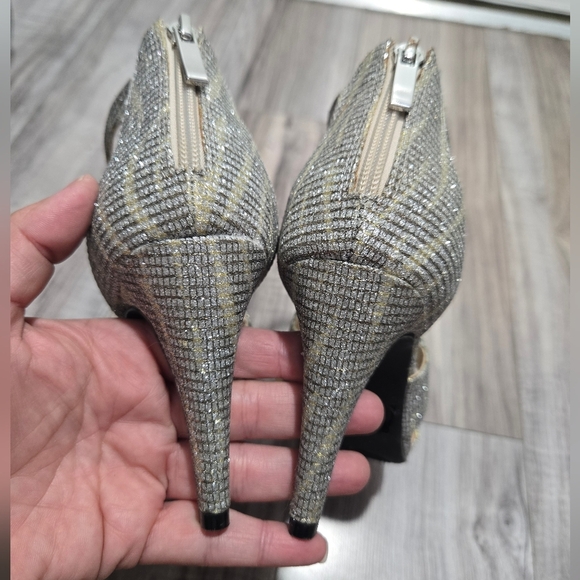 Kelly & Katie Silver Strappy Heels Sz 8 - Picture 9 of 12